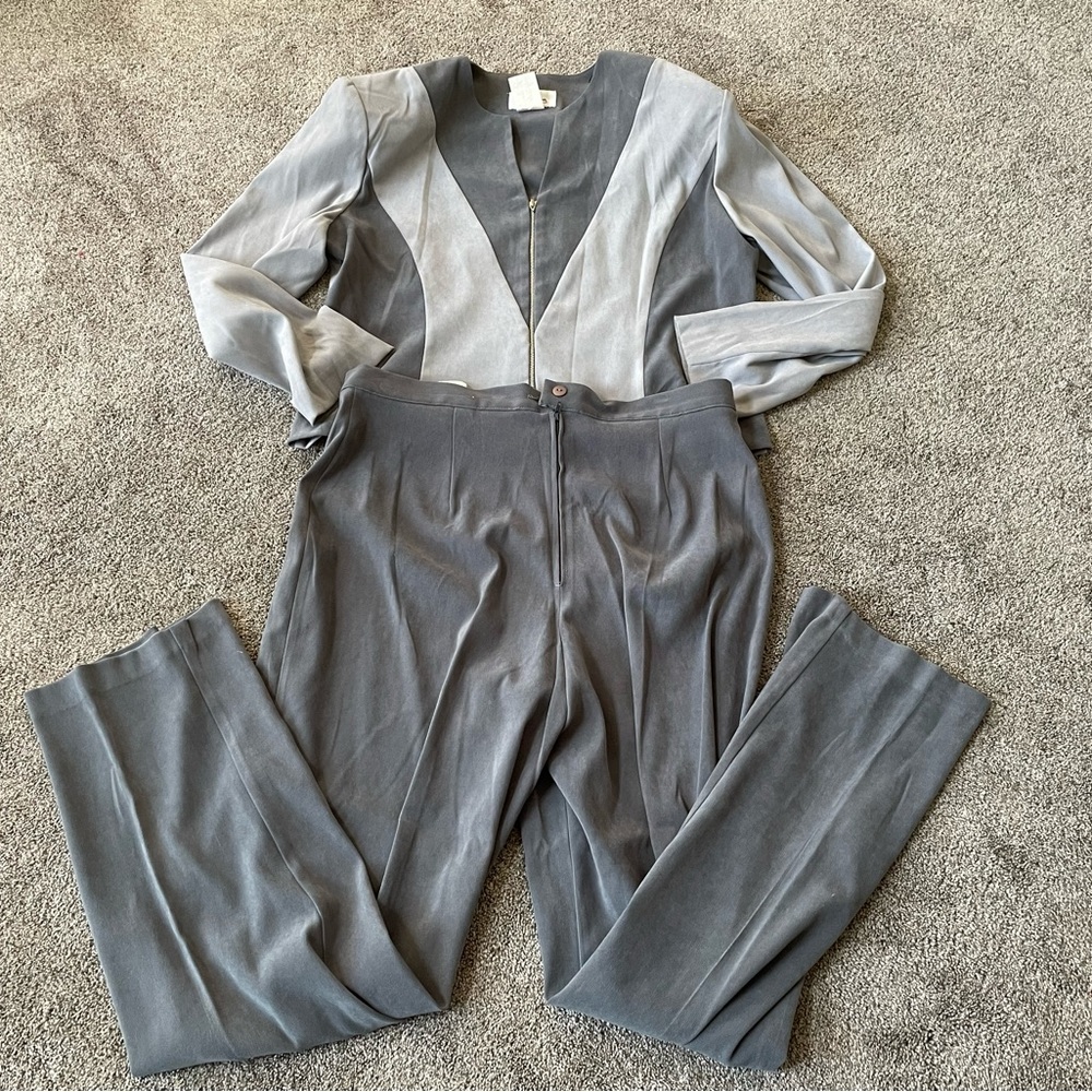 DJ Summers Outfit with top and pants Women’s size 16 Gray Suede Material